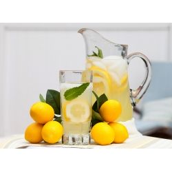 Vera limonata fatta in casa, a base di limone